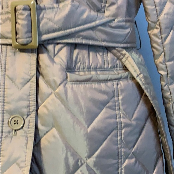 Loft gold thin puffer jacket size medium - Picture 4 of 6